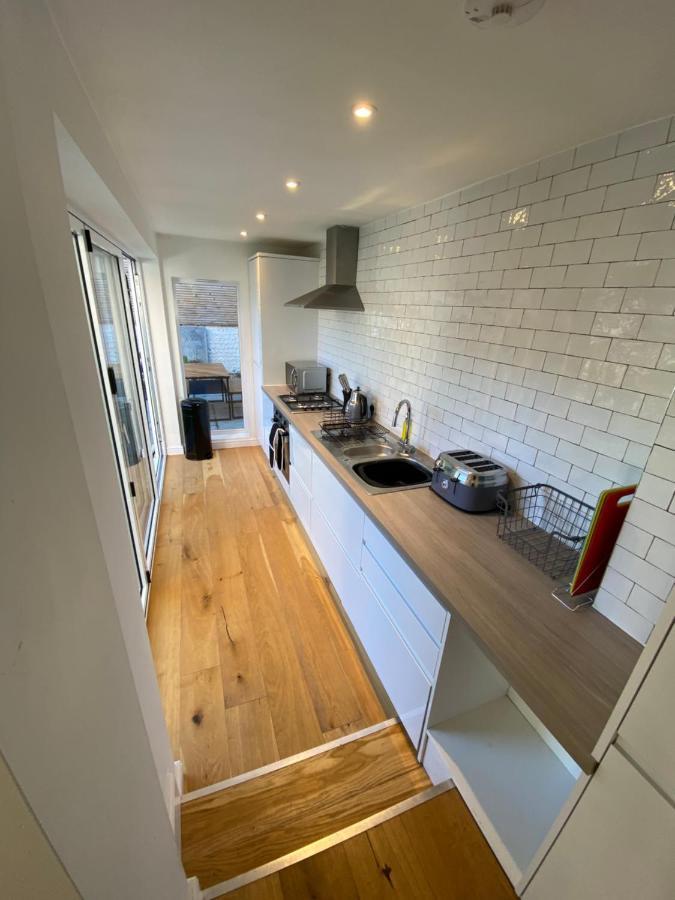 Stylish 2 Bedroom Cottage, Close To Town Centre Вётинг Экстерьер фото